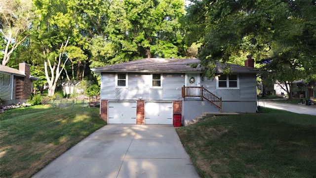 2909 SE 1ST Street, Blue Springs, MO 64014
