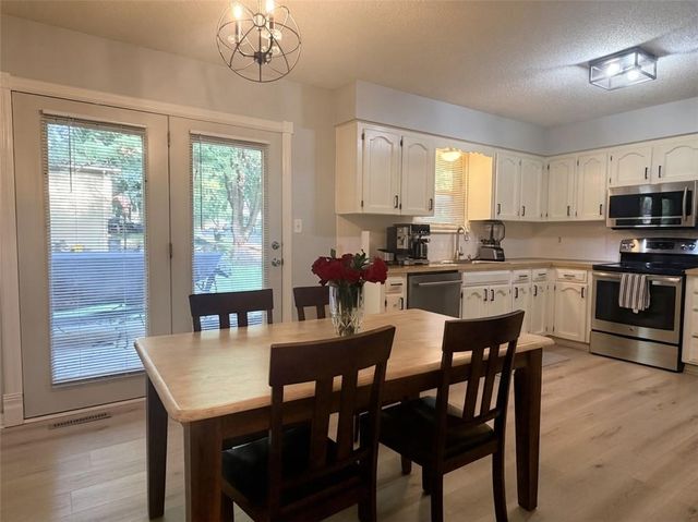 2909 SE 1ST Street, Blue Springs, MO 64014
