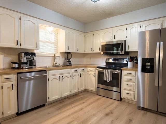 2909 SE 1ST Street, Blue Springs, MO 64014