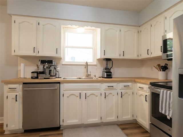 2909 SE 1ST Street, Blue Springs, MO 64014