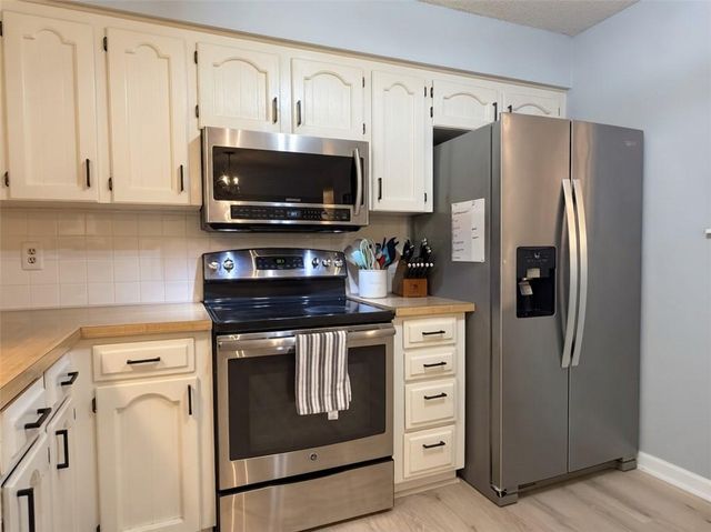 2909 SE 1ST Street, Blue Springs, MO 64014