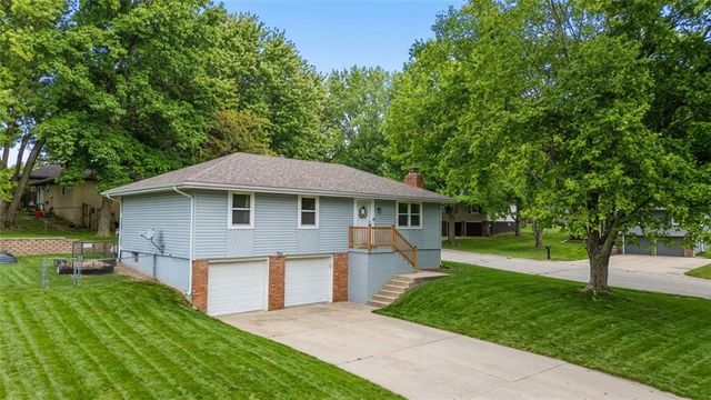 2909 SE 1ST Street, Blue Springs, MO 64014