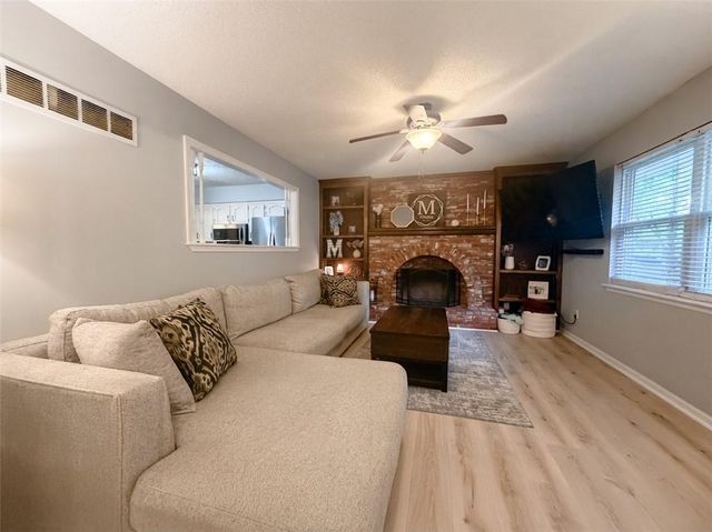 2909 SE 1ST Street, Blue Springs, MO 64014