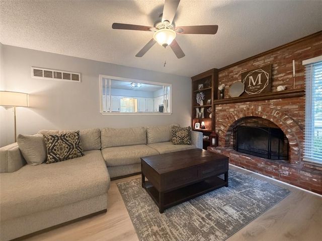 2909 SE 1ST Street, Blue Springs, MO 64014