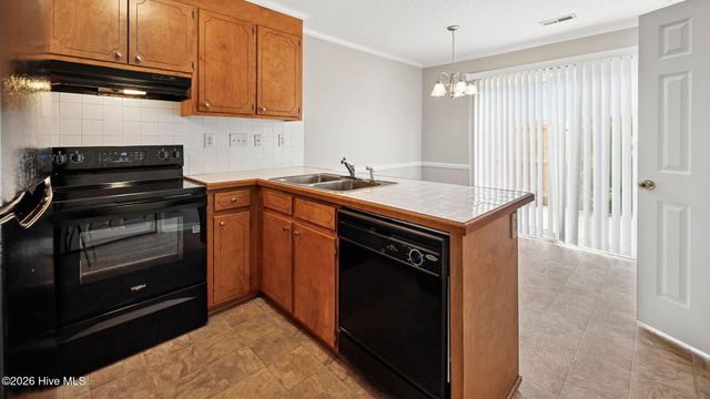 1201 Freeland Lane J8, Winterville, NC 28590