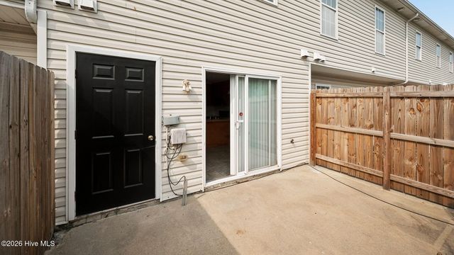 1201 Freeland Lane J8, Winterville, NC 28590