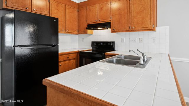 1201 Freeland Lane J8, Winterville, NC 28590