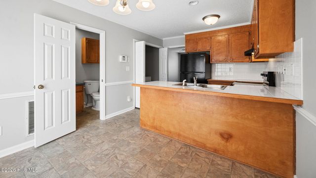 1201 Freeland Lane J8, Winterville, NC 28590