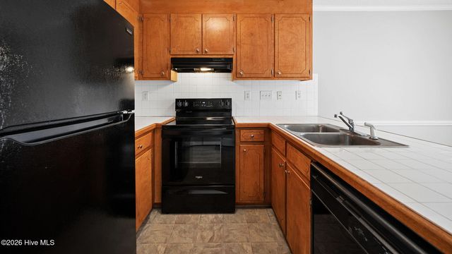 1201 Freeland Lane J8, Winterville, NC 28590