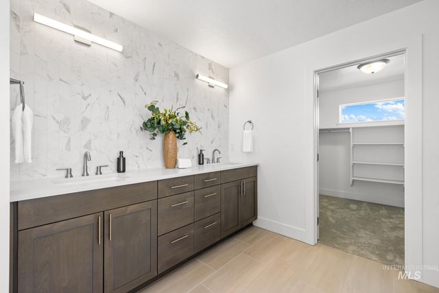 6668 N Wonder Ave Rouge-A, Meridian, ID 83646