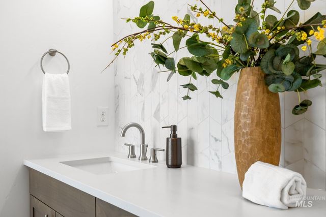 6668 N Wonder Ave Rouge-A, Meridian, ID 83646