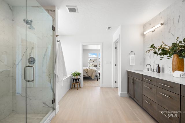 6668 N Wonder Ave Rouge-A, Meridian, ID 83646