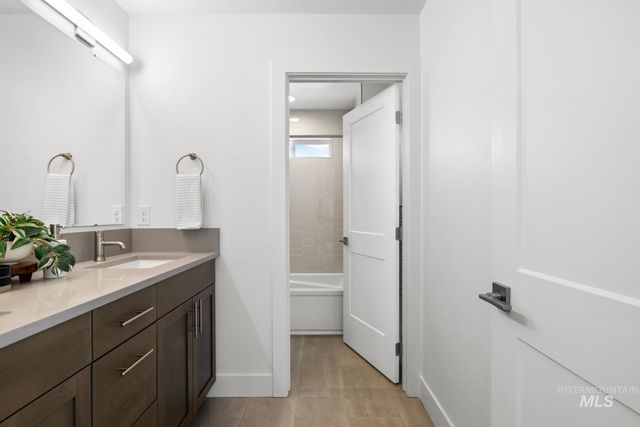 6668 N Wonder Ave Rouge-A, Meridian, ID 83646