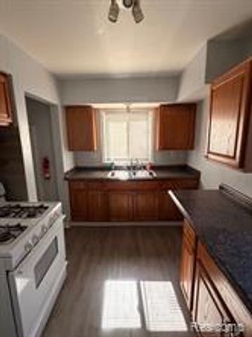 415 Martin Luther King Jr Boulevard, Pontiac, MI 48342