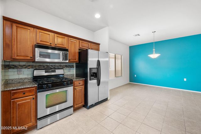 530 W Royal Troon Place, Green Valley, AZ 85614