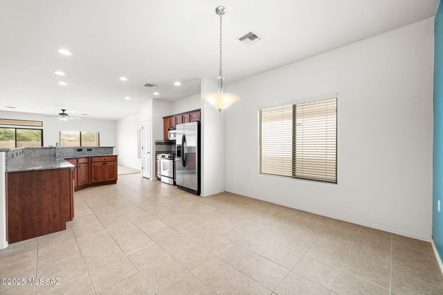 530 W Royal Troon Place, Green Valley, AZ 85614
