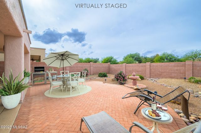 530 W Royal Troon Place, Green Valley, AZ 85614