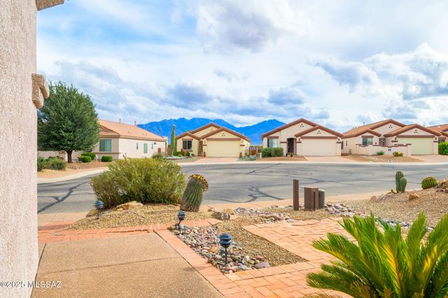 530 W Royal Troon Place, Green Valley, AZ 85614