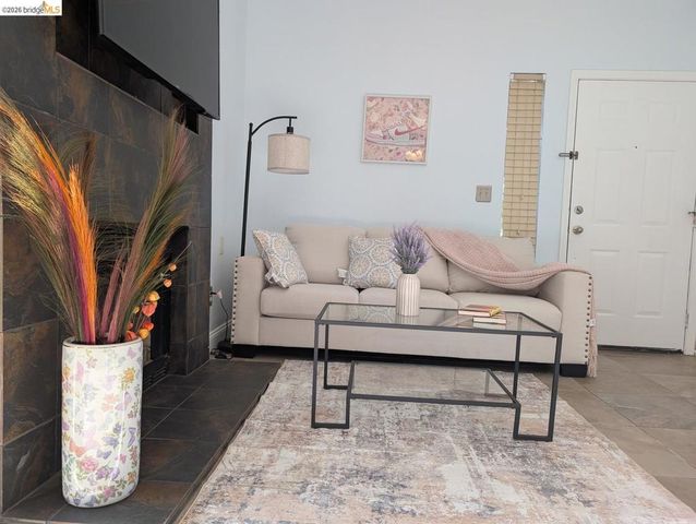 429 Cork Harbour CIR APT G, Redwood City, CA 94065