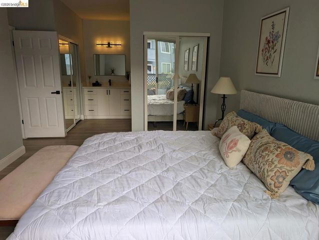 429 Cork Harbour CIR APT G, Redwood City, CA 94065