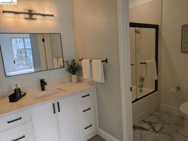 429 Cork Harbour CIR APT G, Redwood City, CA 94065