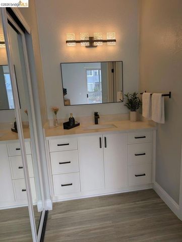 429 Cork Harbour CIR APT G, Redwood City, CA 94065