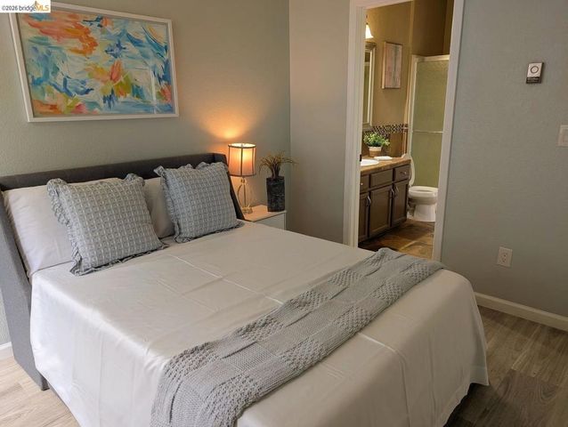 429 Cork Harbour CIR APT G, Redwood City, CA 94065