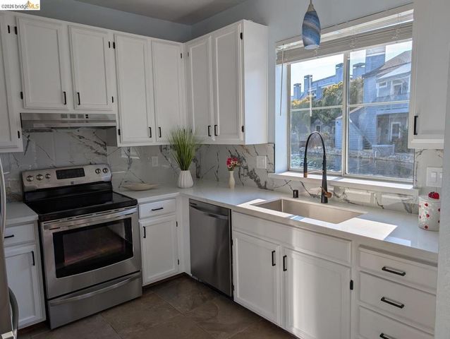 429 Cork Harbour CIR APT G, Redwood City, CA 94065