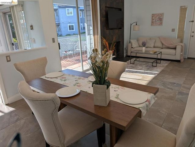 429 Cork Harbour CIR APT G, Redwood City, CA 94065
