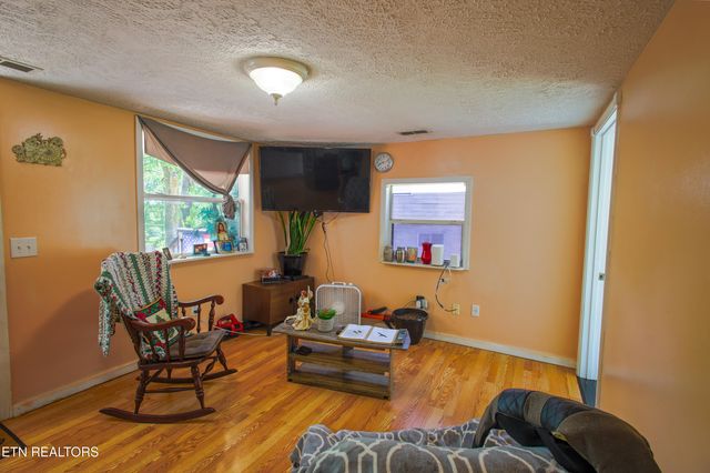 124 E Wadsworth Circle, Oak Ridge, TN 37830