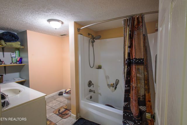 124 E Wadsworth Circle, Oak Ridge, TN 37830