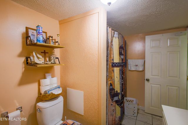 124 E Wadsworth Circle, Oak Ridge, TN 37830