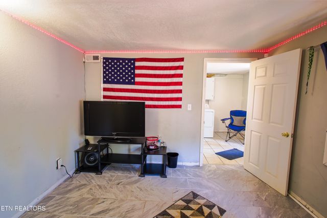 124 E Wadsworth Circle, Oak Ridge, TN 37830