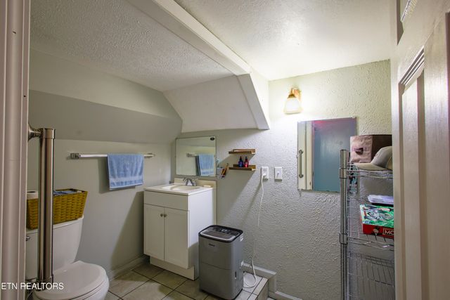 124 E Wadsworth Circle, Oak Ridge, TN 37830