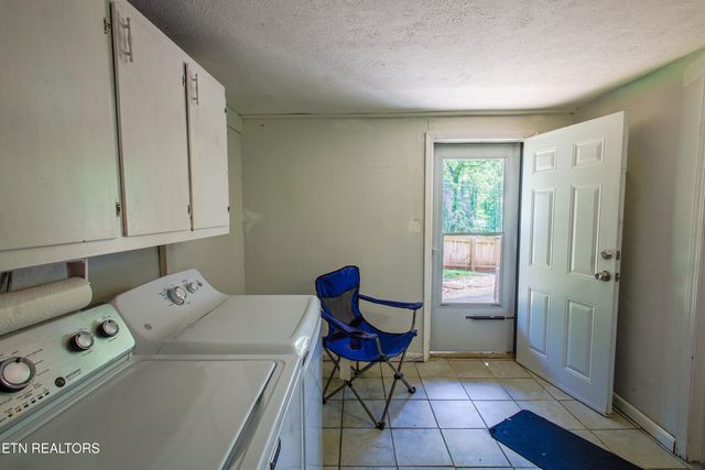 124 E Wadsworth Circle, Oak Ridge, TN 37830