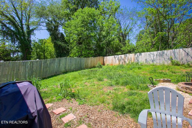 124 E Wadsworth Circle, Oak Ridge, TN 37830