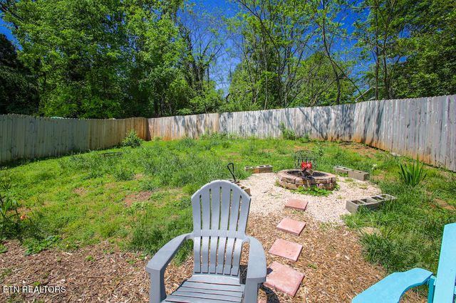 124 E Wadsworth Circle, Oak Ridge, TN 37830