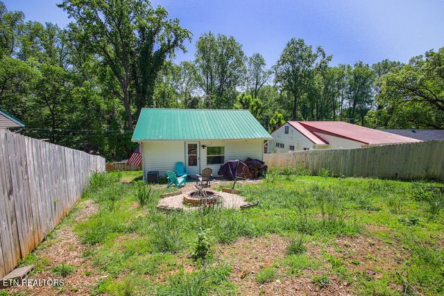 124 E Wadsworth Circle, Oak Ridge, TN 37830