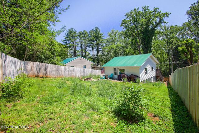 124 E Wadsworth Circle, Oak Ridge, TN 37830