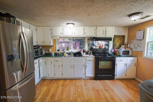 124 E Wadsworth Circle, Oak Ridge, TN 37830