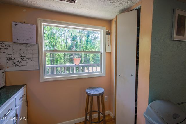 124 E Wadsworth Circle, Oak Ridge, TN 37830