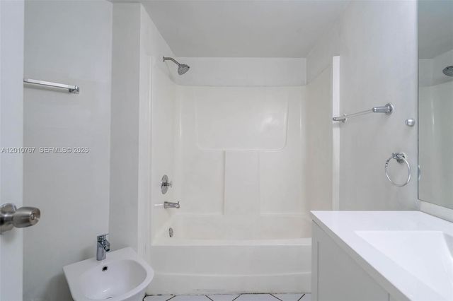 9431 Fontainebleau Blvd 112, Miami, FL 33172