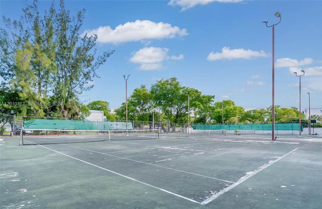 9431 Fontainebleau Blvd 112, Miami, FL 33172
