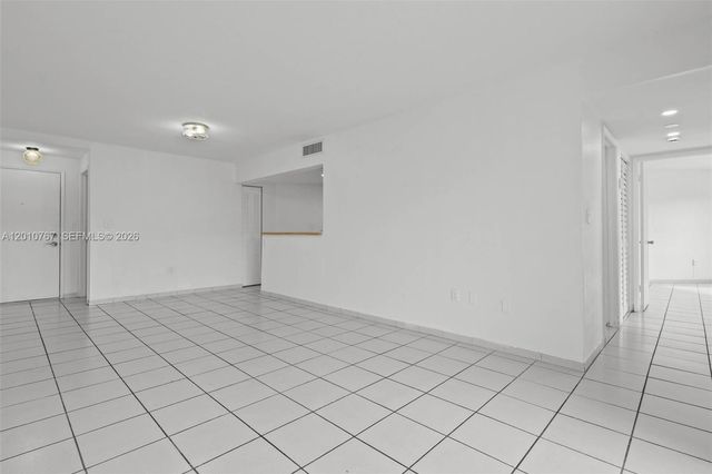 9431 Fontainebleau Blvd 112, Miami, FL 33172