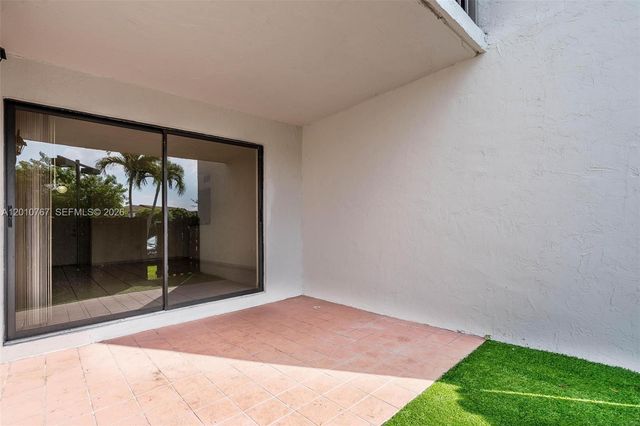 9431 Fontainebleau Blvd 112, Miami, FL 33172