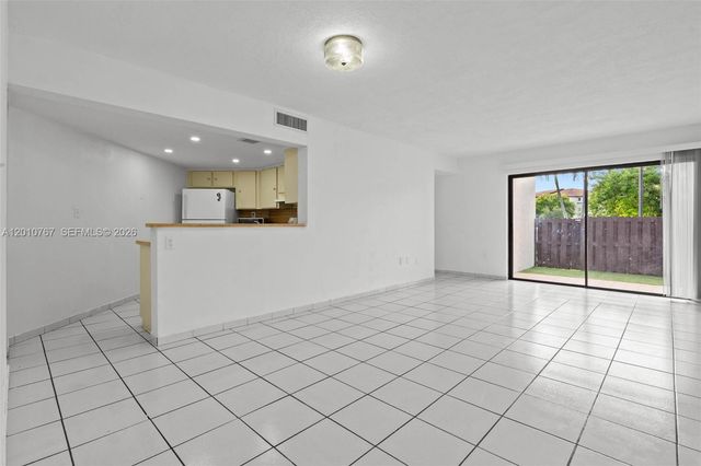 9431 Fontainebleau Blvd 112, Miami, FL 33172
