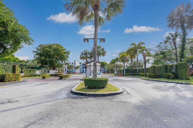 9431 Fontainebleau Blvd 112, Miami, FL 33172