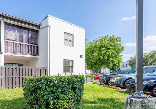9431 Fontainebleau Blvd 112, Miami, FL 33172