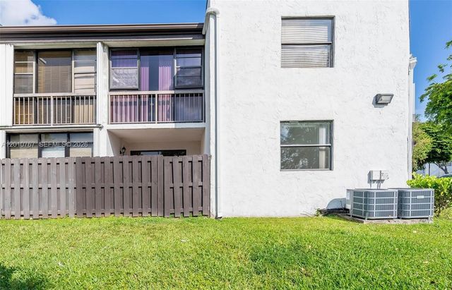 9431 Fontainebleau Blvd 112, Miami, FL 33172