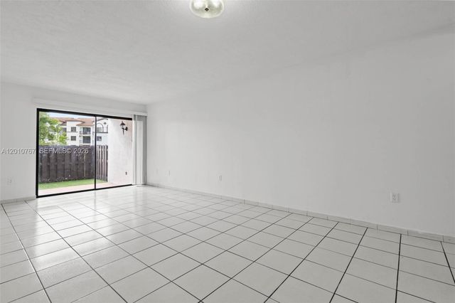 9431 Fontainebleau Blvd 112, Miami, FL 33172